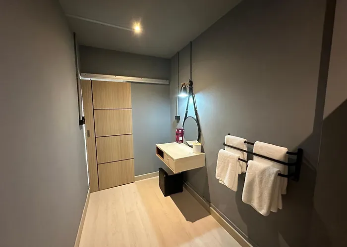 Vibe, House, 7 Mins To Bts, Center, Private In Sathon, Private Bathroom, Bangkok, Thailand Bangkok